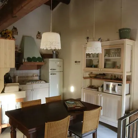 Cristina's Shabbyhouse Апартаменты Костермано